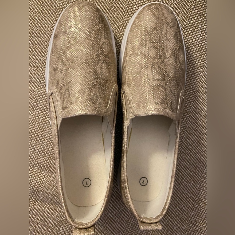 Boutique Flatform Tennis Shoes great condition size 7